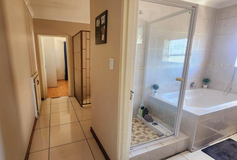 3 Bedroom Property for Sale in Tafelzicht Western Cape